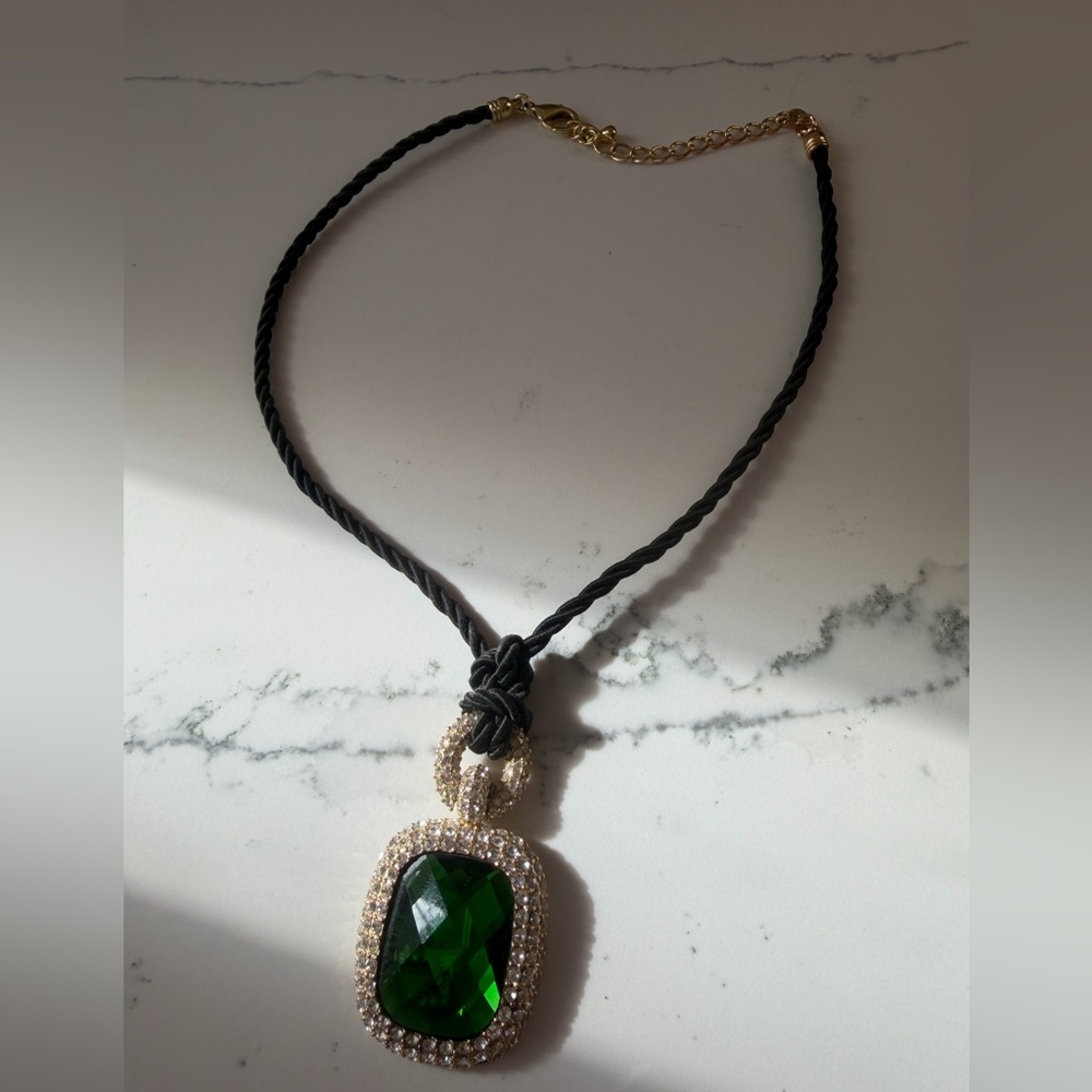 Green Pendant Necklace (costume jewelry)